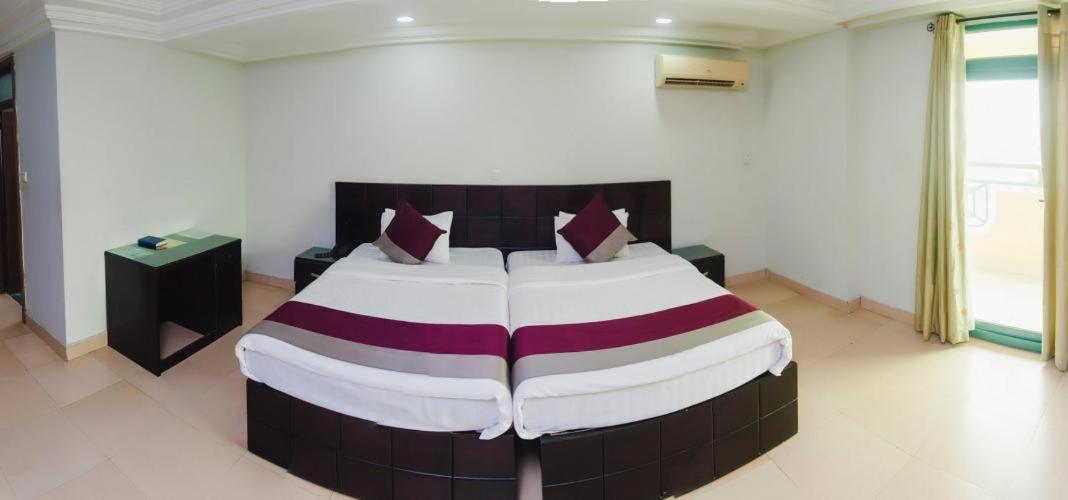 Korkdam Hotel Taifa Екстер'єр фото